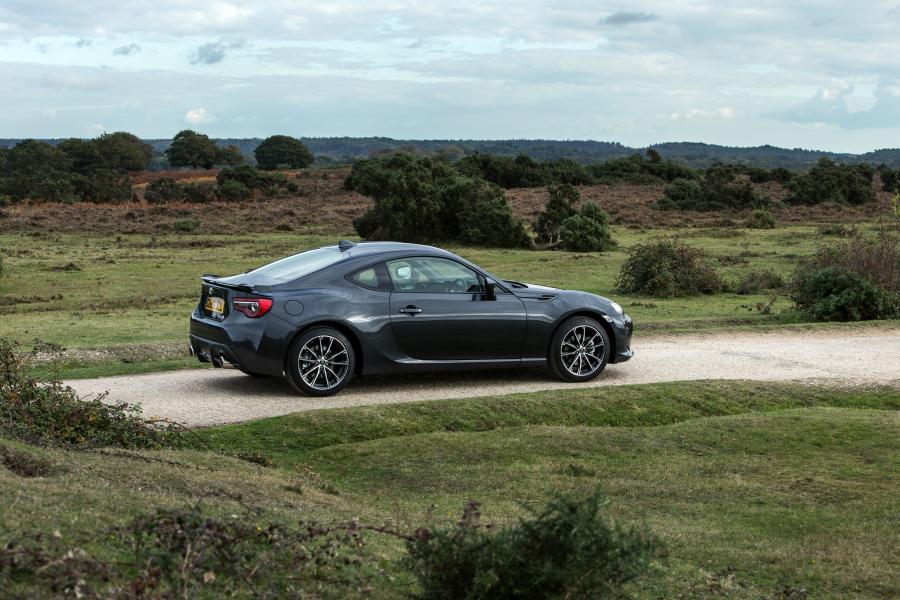  Toyota GT 86 2016 года  (UK) (фото 15 из 31)